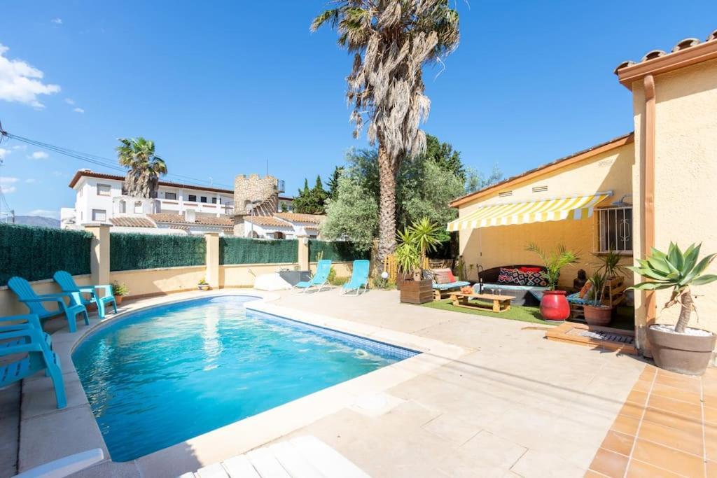S46-Casa De Vacaciones Climatizada Con Piscina, En El Centro Junto Al Mar, Barbacoa Y Wiifi Empuriabrava Exterior photo
