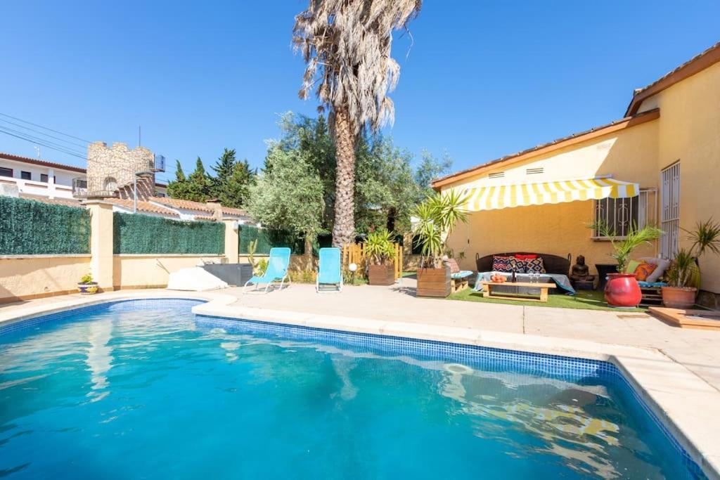 S46-Casa De Vacaciones Climatizada Con Piscina, En El Centro Junto Al Mar, Barbacoa Y Wiifi Empuriabrava Exterior photo