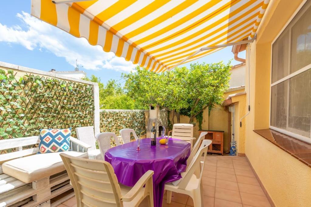 S46-Casa De Vacaciones Climatizada Con Piscina, En El Centro Junto Al Mar, Barbacoa Y Wiifi Empuriabrava Exterior photo